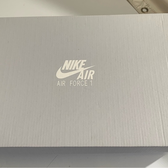 Nike Women's Air Force 1 '07 Shoes NWT - Picture 9 of 12